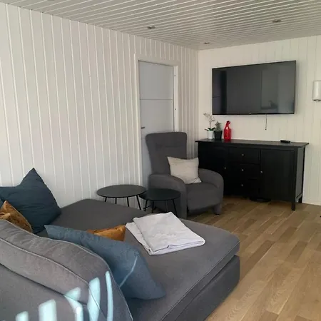 Sjarmerende Gjestehus Med Stor Hage I * Sandvika (Baerum)