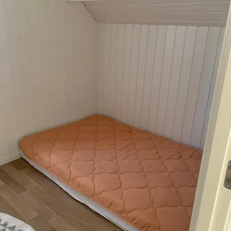 Sjarmerende Gjestehus Med Stor Hage I Apartment