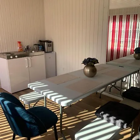 Sjarmerende Gjestehus Med Stor Hage I Apartment
